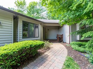 240 Twin Creeks Dr, Chagrin Falls, OH 44023