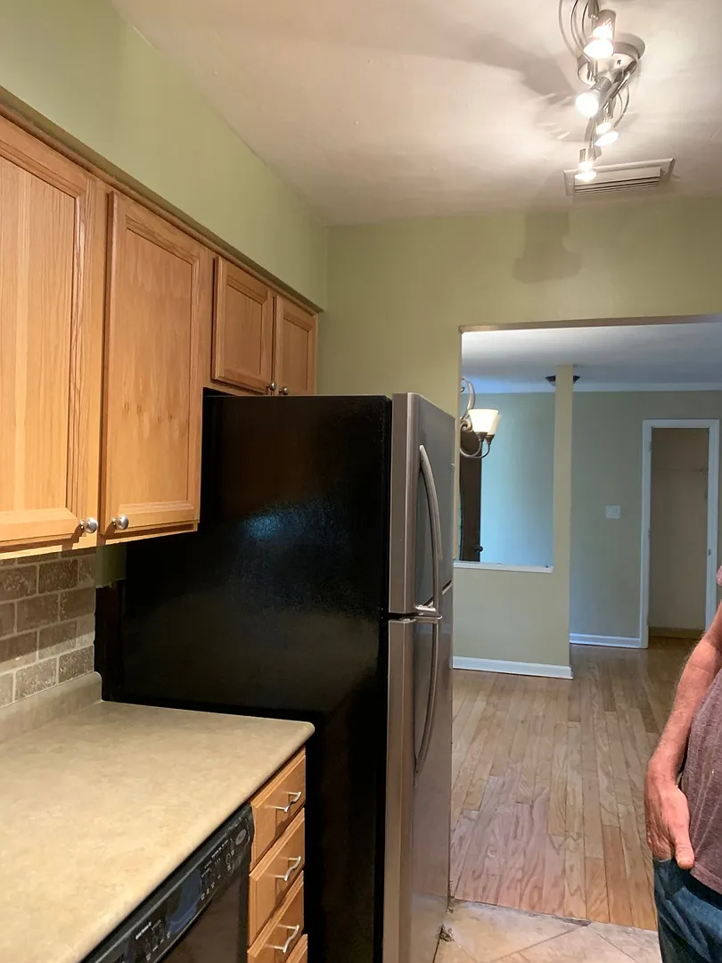 Gorgeous 2 bed 2 bath home walking distance to Costco Available 11/6/2026 — Photo 2