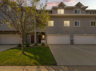 660 Kingfisher Ln APT D, Woodbury, MN 55125