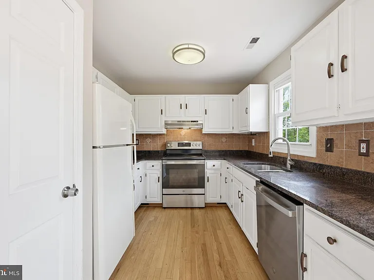 15622 Cliff Swallow Way — Photo 3