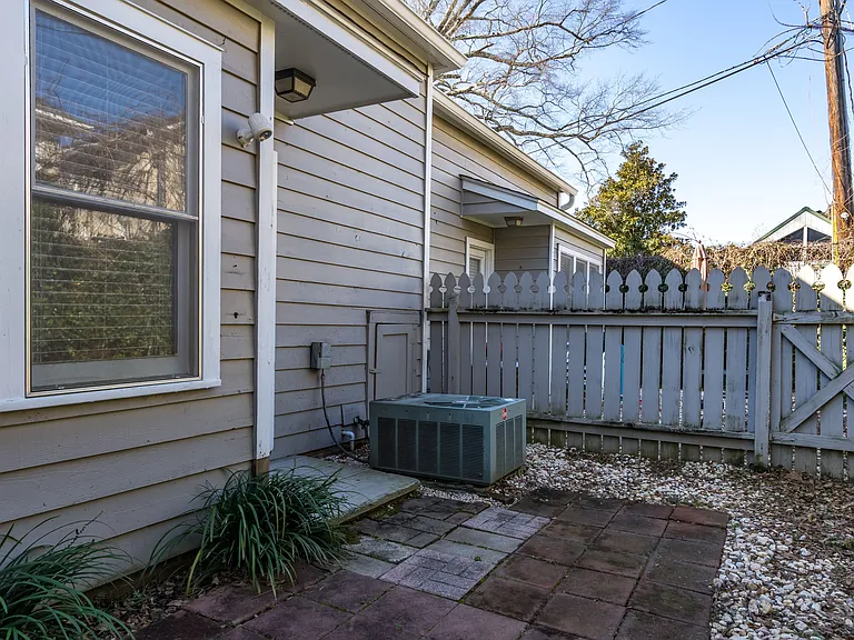 615 Heidt St — Photo 16