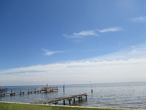 2nd image of 3935 Bayshore Blvd NE