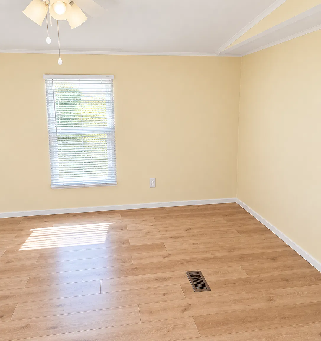 3 bed, 832 sqft, $995 — Photo 4