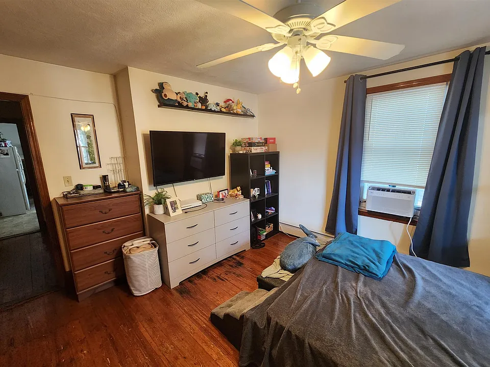 13 Bristol St #2