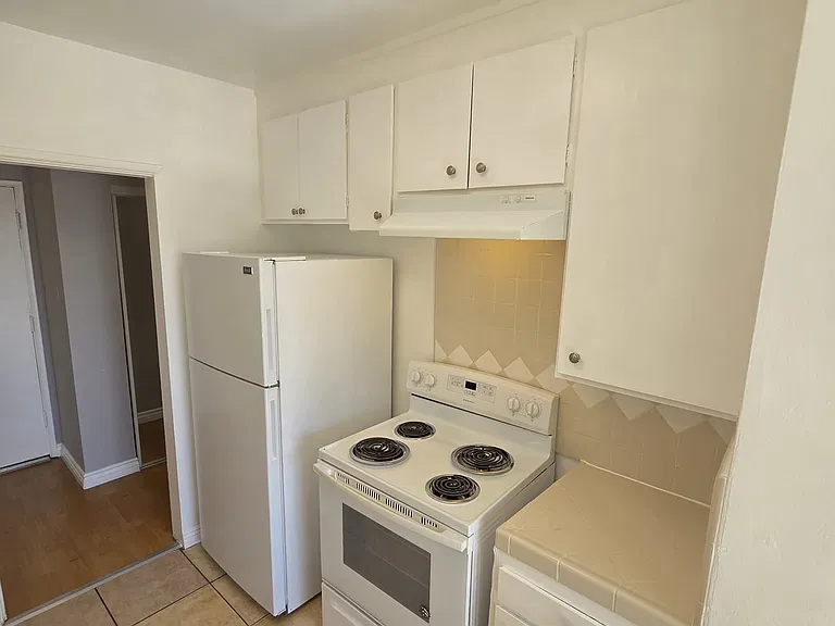 13955 Oxnard St — Photo 13