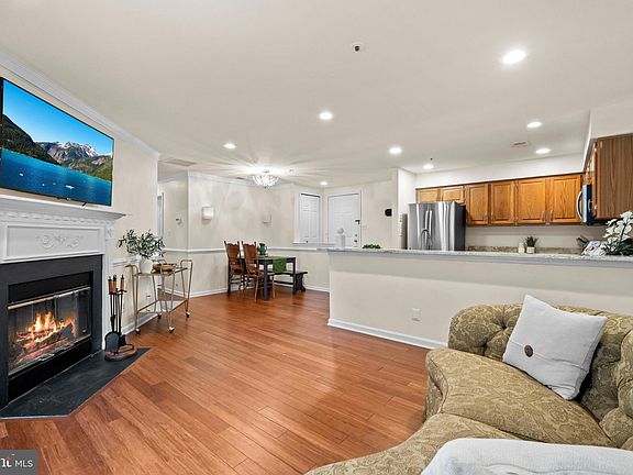 5th image of 244 S Reynolds St APT 201