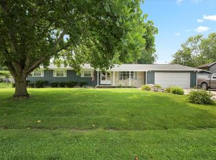 14 Park Dr, Villa Grove, IL 61956