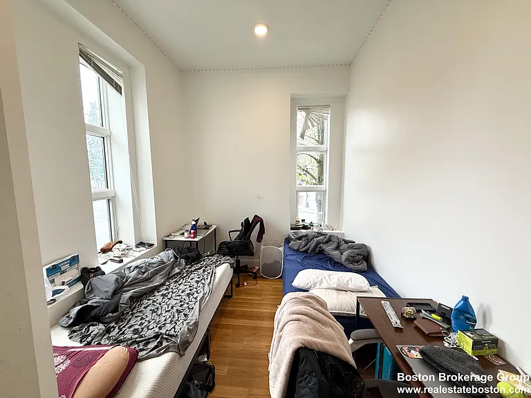 409 Dudley St — Photo 31