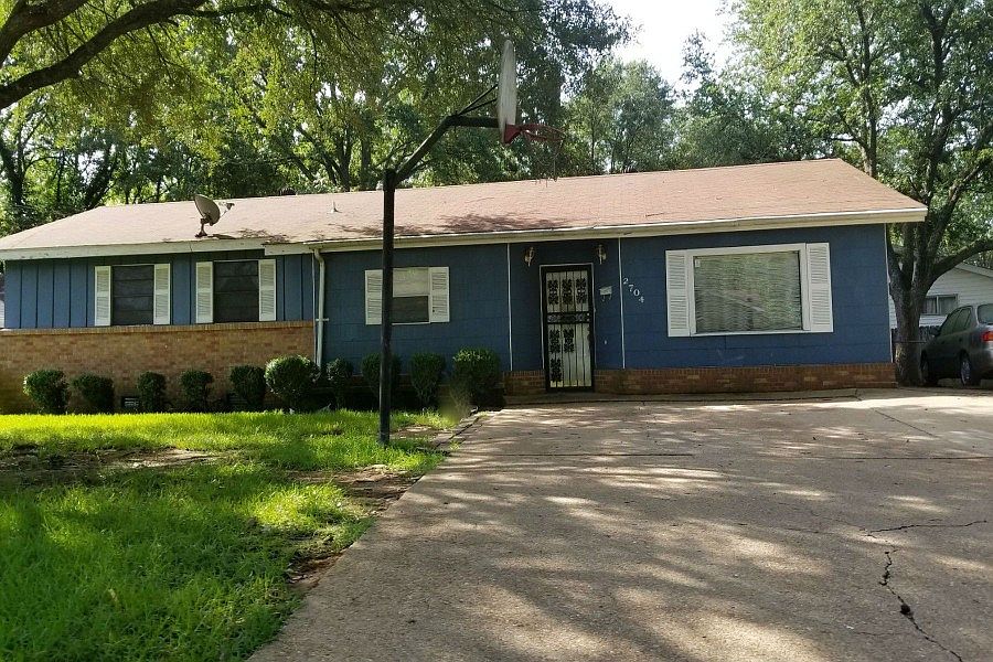 1st image of 2704 Marydale Dr