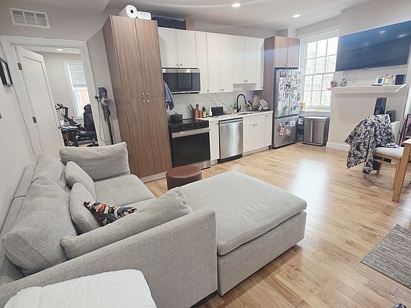 5th image of 333 S 21st St #300