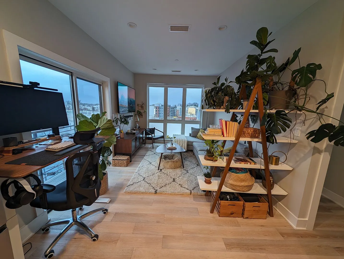 Lovely View! One Bedroom W/Private Balcony & Views of the Capital — Photo 2