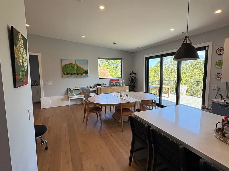 812 Spring Dr — Photo 5