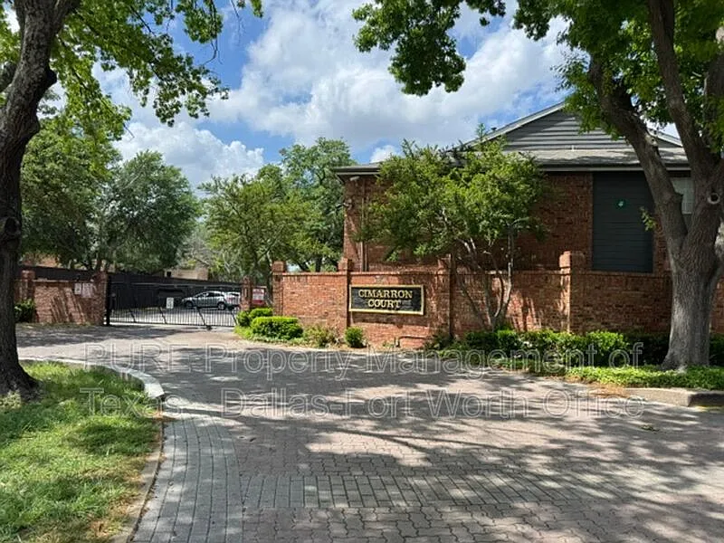 1 bed, 1.0 bath, 484 sqft, $825 — Photo 2