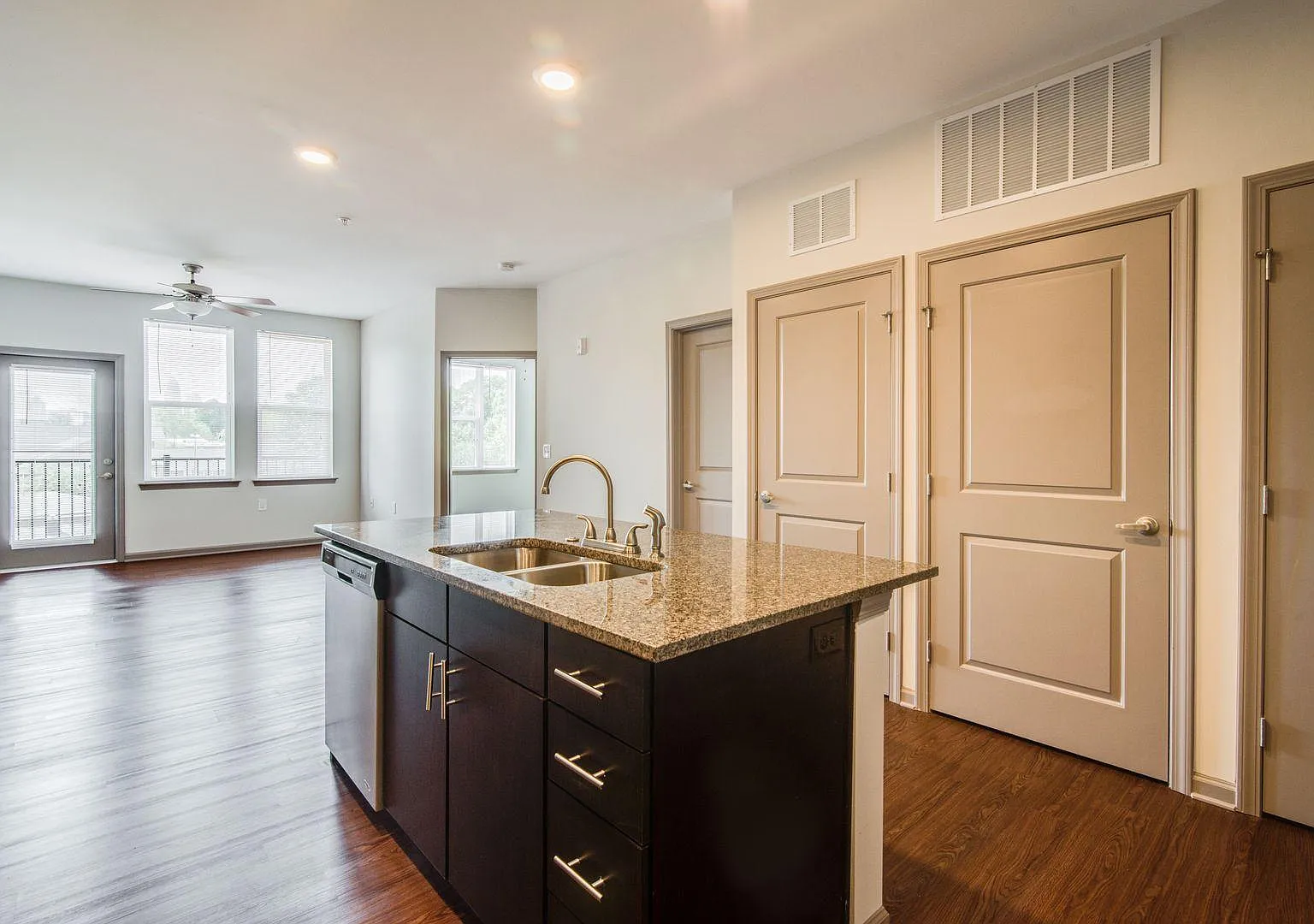 Marvel Apartments — Photo 4