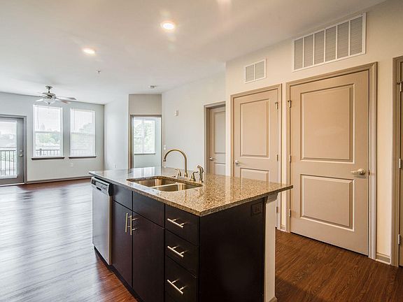 4th image of 1925 Central Ave #207