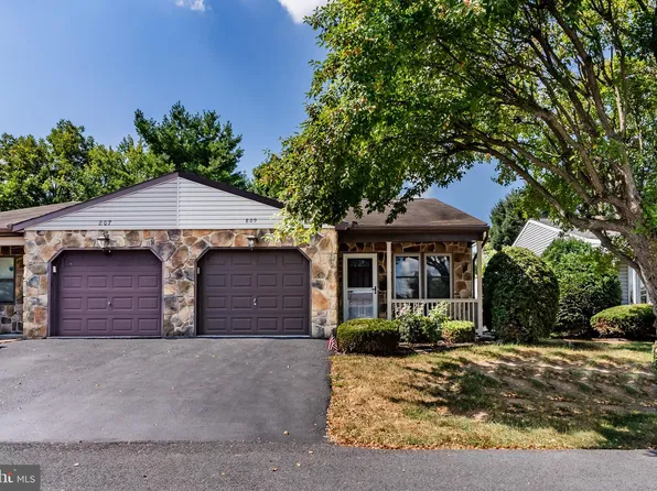 809 N Walnut St, Mechanicsburg, PA 17055