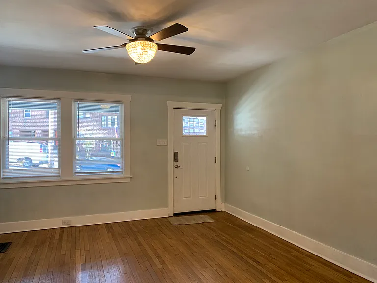 2609 Shady Ave — Photo 2
