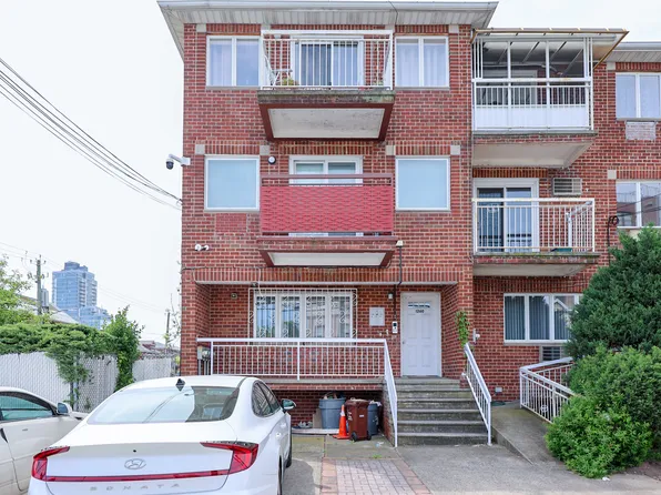 1260 Avenue Y image 2 of 14