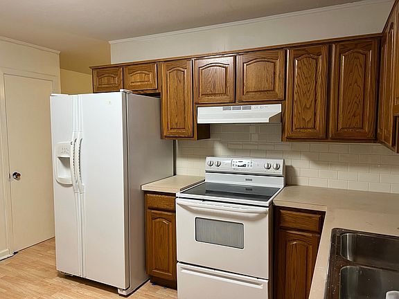 5th image of 8310 N Hazelwood Dr