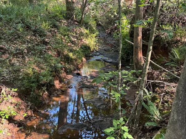 146 Teta Ln, Hodges, SC 29653