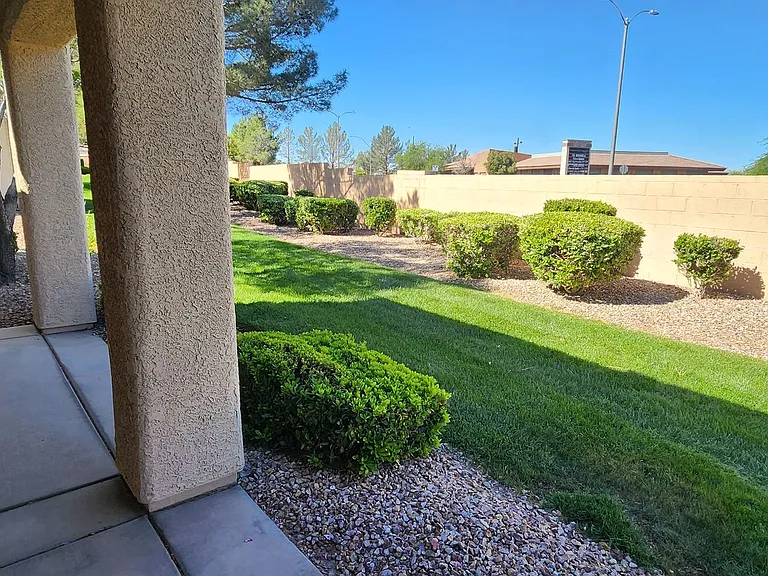 1561 Bonner Springs Dr — Photo 21