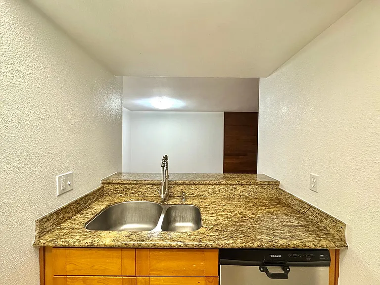 14556 NE 31st St #G103 — Photo 6