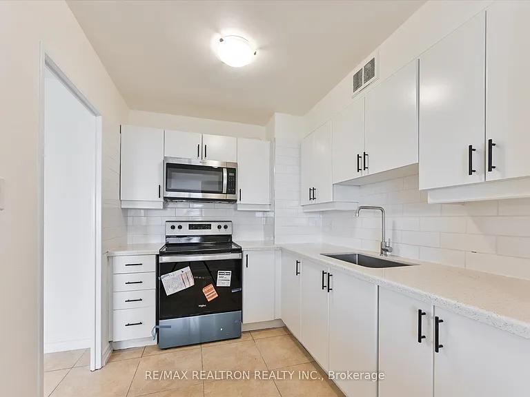19 Four Winds Dr #602 — Photo 14