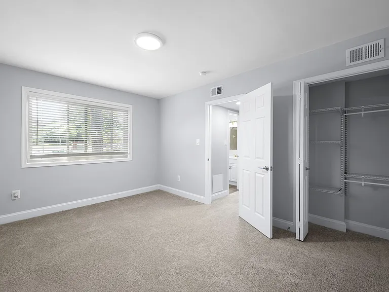 Bren Mar Apartments — Photo 14
