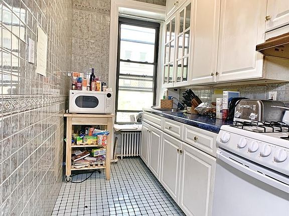 3rd image of 536 E 87th St #3