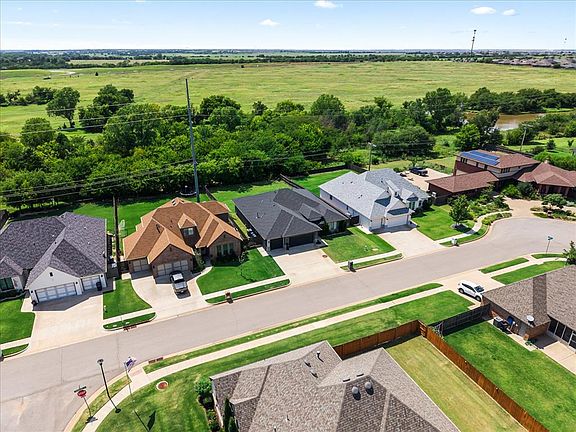 5th image of 8105 Cloverdale Way