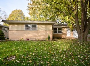 149 Fairview Dr, St Charles, IL 60174