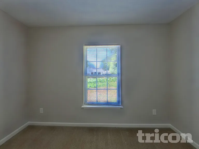 6826 Squirrels Foot Ct — Photo 10