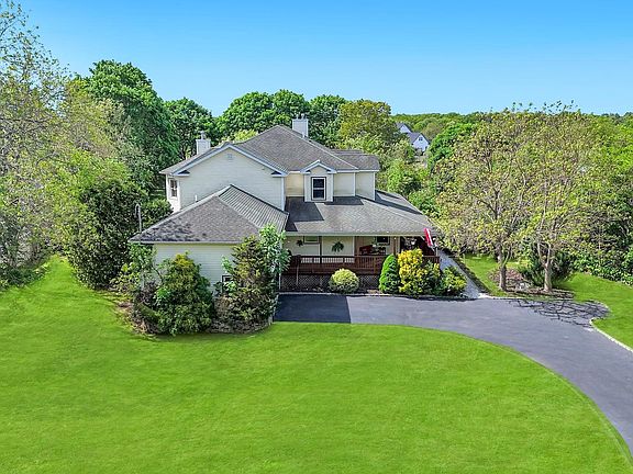 2nd image of 506 Moriches Middle Island Road