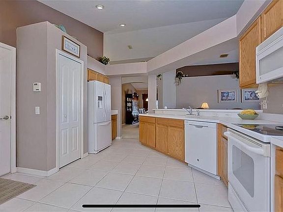 3rd image of 31333 Heatherstone Dr