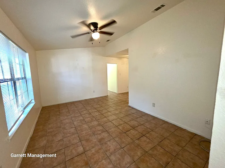 1705 Taylor St — Photo 10