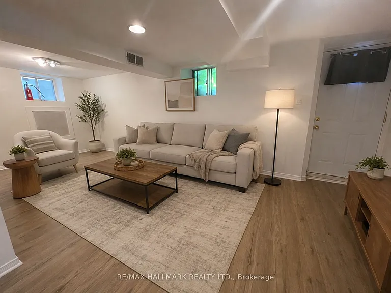 202 Heward Ave #LOWER — Photo 3