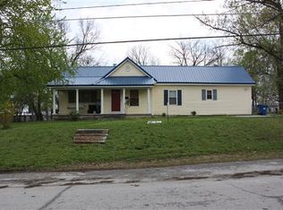 1117 Cedar St, Carthage, MO 64836