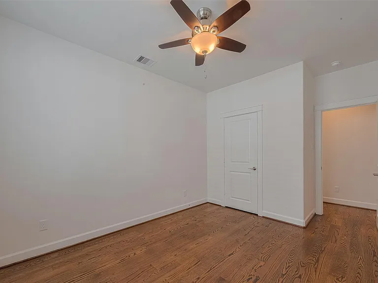 854 W 20th St — Photo 24