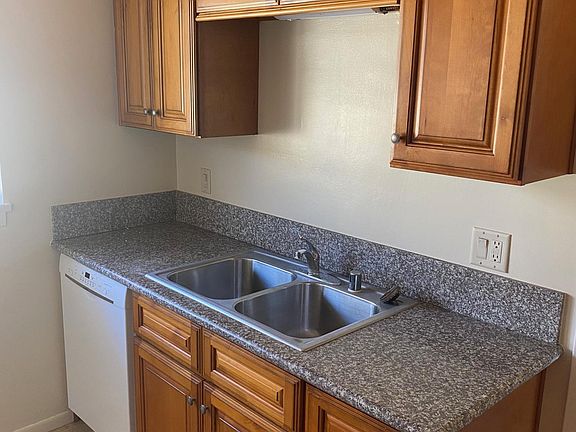 3rd image of 102 1/2 W Mountain St #102-1/2