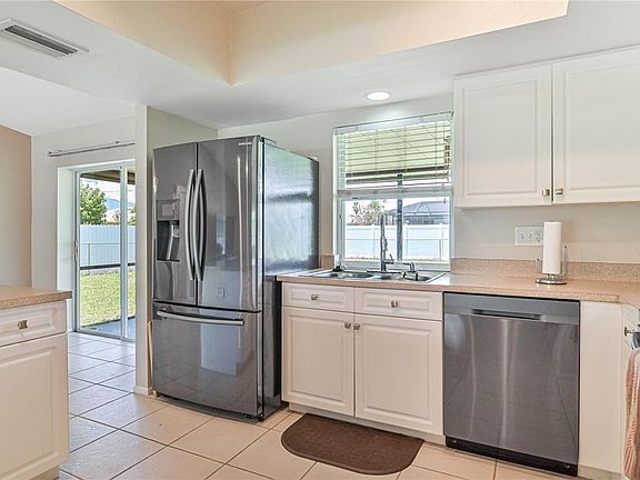 2nd image of 305 SW 29th St