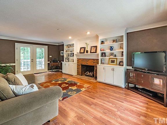 3rd image of 205 Dutchess Dr