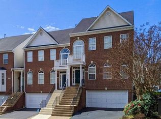 5285 Ballycastle Cir, Alexandria, VA 22315