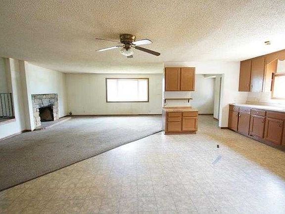 living room/kitchen