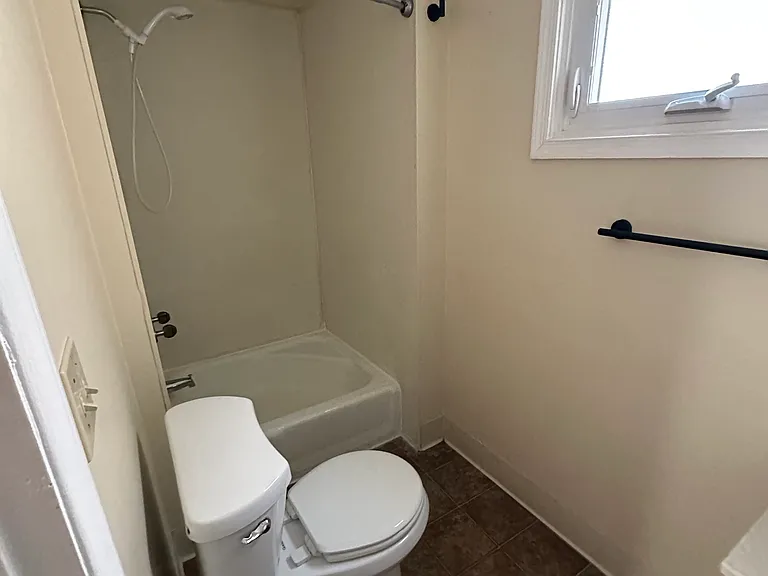 516 E Main St #1 — Photo 12