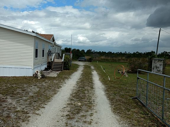 Driveway to front of house