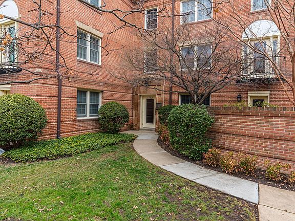 2nd image of 1115 N Pitt St APT 3C