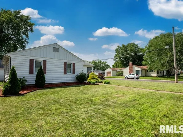 1419 N 5th St, Pekin, IL 61554