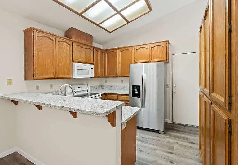 5740 Laguna Park Dr #B — Photo 8