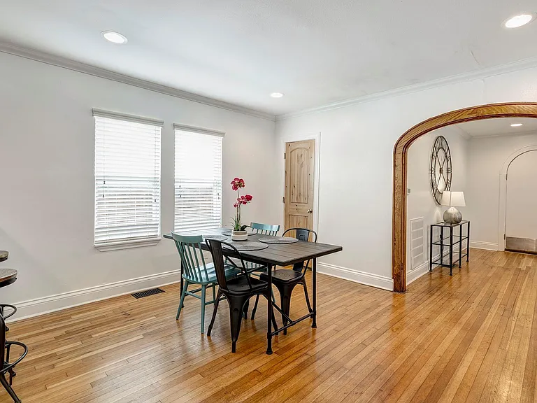 1811 Marshall St — Photo 6