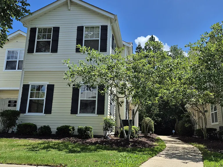1325 Emsworth Dr — Photo 1